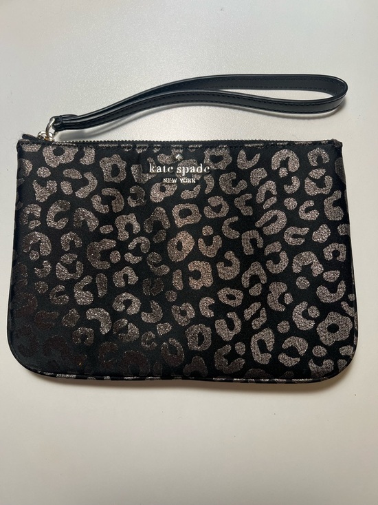 kate spade Handbags - Kate Spade New York Chelsea Medium Wristlet Pouch in leopard sparkle print